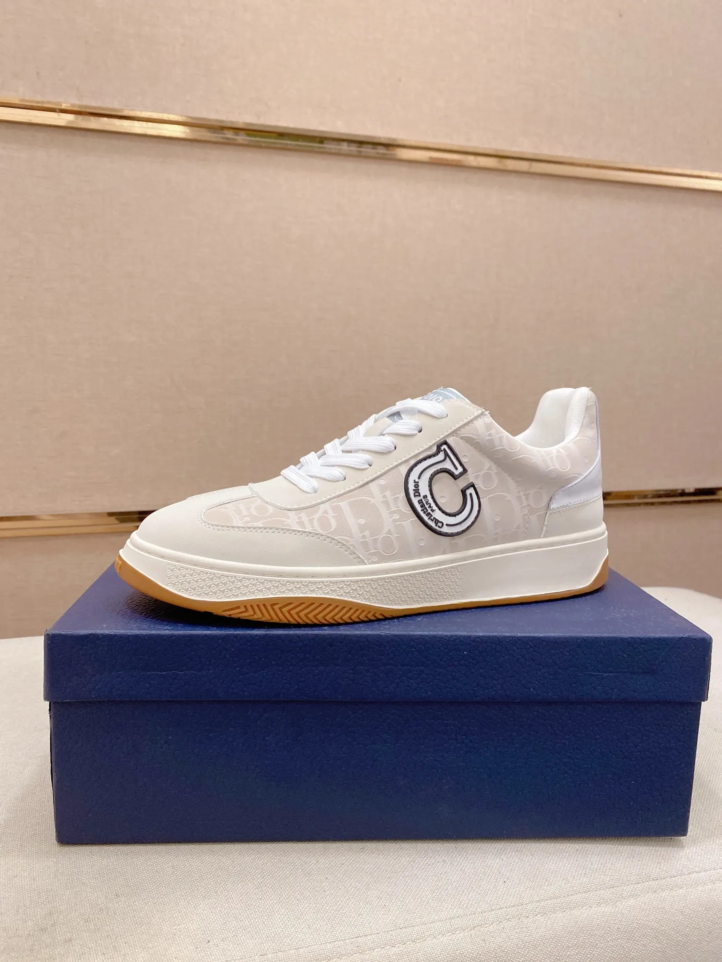 Men's shoes 💰: 400💰 [Dior·Dior] New casual sports style men's shoes, new spring and summer design, perfect workmanship, lace-up lazy style to create wardrobe quality, upper: imported cowhide, sheepskin lining is soft and comfortable, ultra-light TPU wear-resistant outsole, simple, versatile fashion men's shoes, excellent color code number 38--44. (Can be customized for 45 non-refundable)